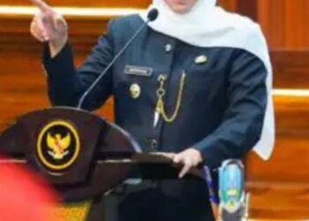 Gubernur Jatim Khofifah Resmi Tetapkan UMK 38 Kabupaten/Kota, Tertinggi Surabaya Rp5,2 Juta/Bulan