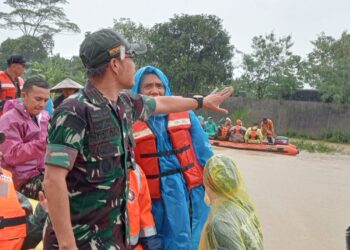 Kodim 0601/Pandeglang dan Sibernet Foundation Tinjau Banjir Terparah di Desa Idaman Patia