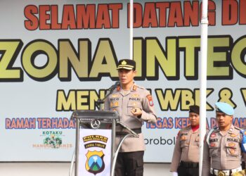 Polres Probolinggo Kota Gelar Upacara Kesadaran Nasional, Beri Penghargaan Anggota dan Warga*