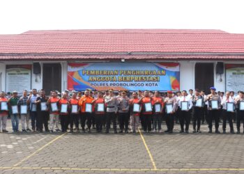 Polres Probolinggo Kota Gelar Upacara Kesadaran Nasional, Beri Penghargaan Anggota dan Warga