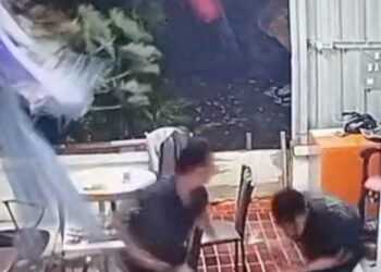 ANGIN PUTING BELIUNG TERJANG JATIASIH: Aktivitas Warga Sempat Kacau, Sejumlah Bangunan Terdampak