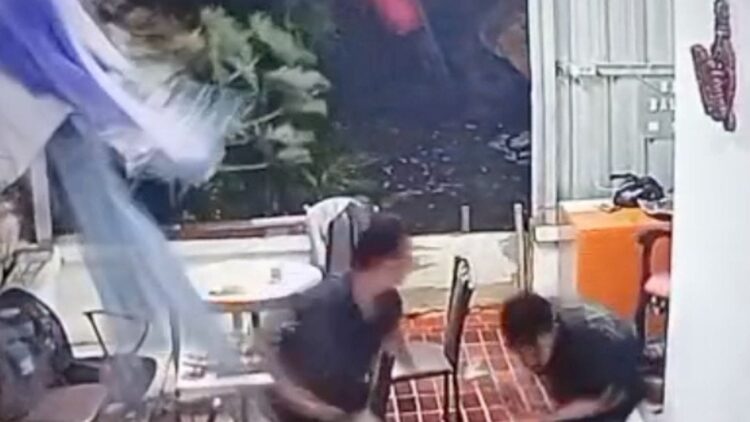 ANGIN PUTING BELIUNG TERJANG JATIASIH: Aktivitas Warga Sempat Kacau, Sejumlah Bangunan Terdampak