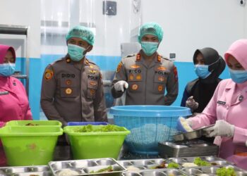 Kapolres Probolinggo Kota Tinjau Dapur SPPG Tongas, Pastikan Kesiapan Program MBG
