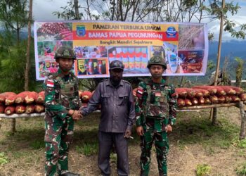 Satgas Yonif 521/DY Turut Hadir Acara Pameran Buah Merah di Distrik Kelila