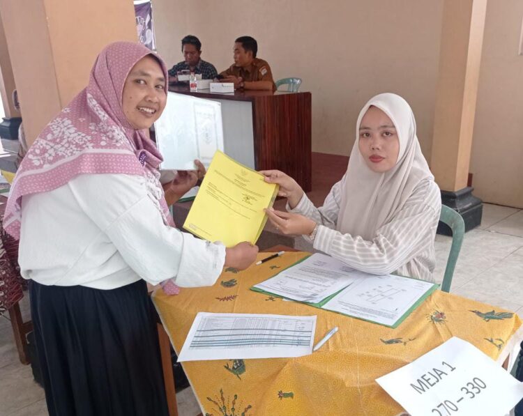 Desa Malangsuko Kec. Tumpang Kab.Malang Bagikan 180 Sertifikat Program PTSL TA 2025 Pada Warga