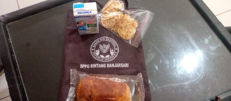 Hanya Susu dan Roti, Anggaran MBG SDN Kaduhauk Dipertanyakan Warga dan Hukum