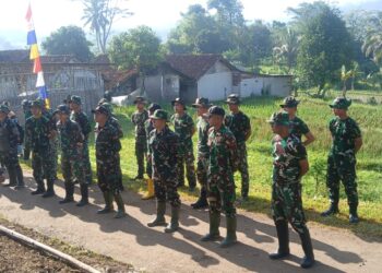 Danki Satgas TMMD ke-127 Pimpin Apel Pengarahan di Desa Parakanlima.