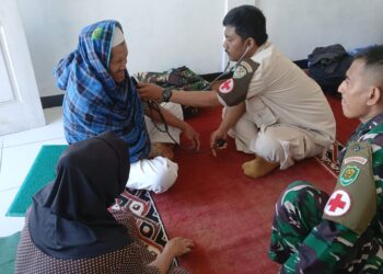 TMMD Ke-127 Hari H+1, Kodim 0607/Kota Sukabumi Gelar Pelayanan Kesehatan Pada Warga Parakanlima.