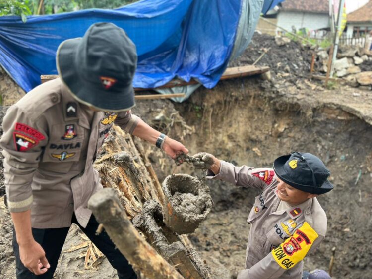 Dari Pengamanan ke Pembangunan, Brimob Hadirkan Jembatan Presisi untuk Warga Bantar Jaya