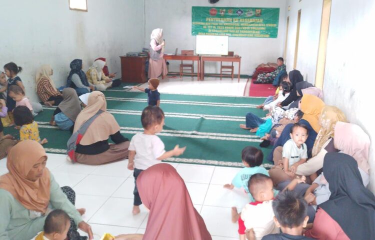 Bangun Generasi Sehat dari Desa, TMMD ke-127 Kodim 0607/Kota Sukabumi Gelar Penyuluhan KB dan Kesehatan di Parakanlima