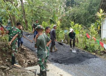 Akses Warga Makin Lancar, TMMD Ke-127 Hotmix Jalan 300 Meter di Parakanlima.