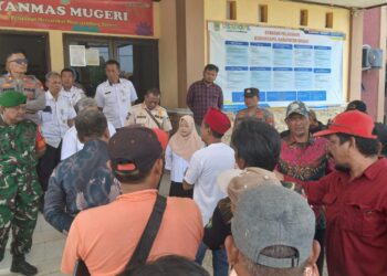 Hak Pilih BPD Dipersoalkan, Warga Dua Desa di Muaragembong Geruduk Kantor Kecamatan