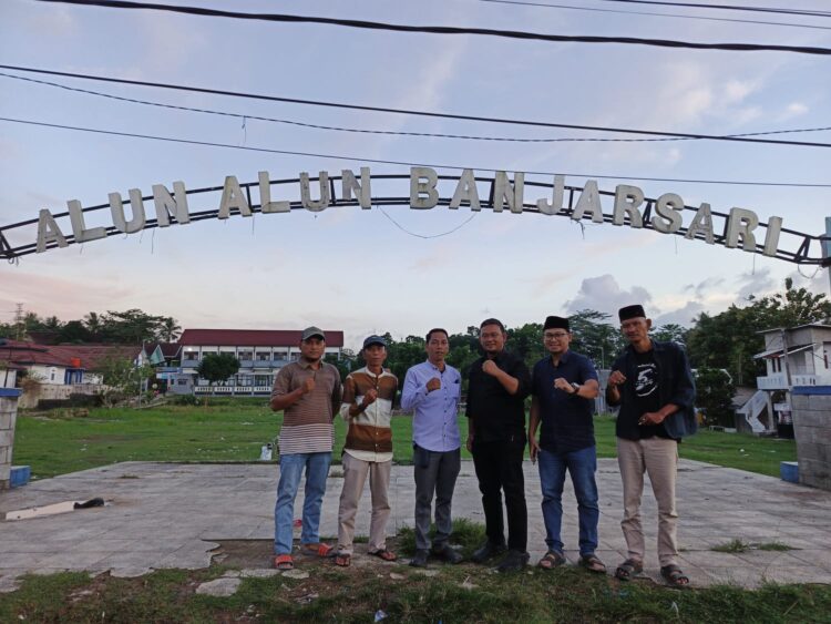 Pemuda, KNPI, dan Pemerintah Kecamatan Bersatu Benahi Alun-Alun Banjarsari