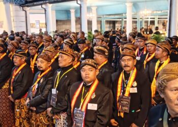 Khidmat Kirab Malam 1 Suro Keraton Surakarta : KRA DWI INDROTITO Dapat Kehormatan Bopong Pusaka