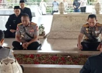Jelang HUT Bhayangkara Ke-80, Kapolri Ziarah Ke Makam Bung Karno dan Gus Dur, Gali Nilai Perjuangan Bangsa