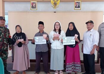 Pemerintah Desa Malangsuko Salurkan BLT-DD Tahap Dua Ke 16 KPM Lansia, Berjalan Tertib & Lancar