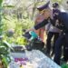 Hari Bayangkara Ke-80 Kapolresta Malang Kota Ziarah Ke Makan korban Kanjuruhan, Teguhkan Komitmen Pengabdian Yang Humanis
