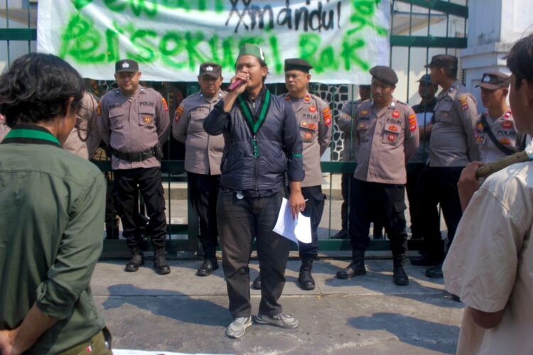 Peringatan 30 Tahun Kudatuli, Ketua DPRD Lebak Didemo; HMI Komisariat Insan Cita Soroti Dugaan Penculikan Dan Temuan BPK