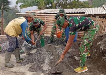 Tentara Bukan Cuma Bisa Perang,Prajurit TNI Juga Ahli Aduk Semen