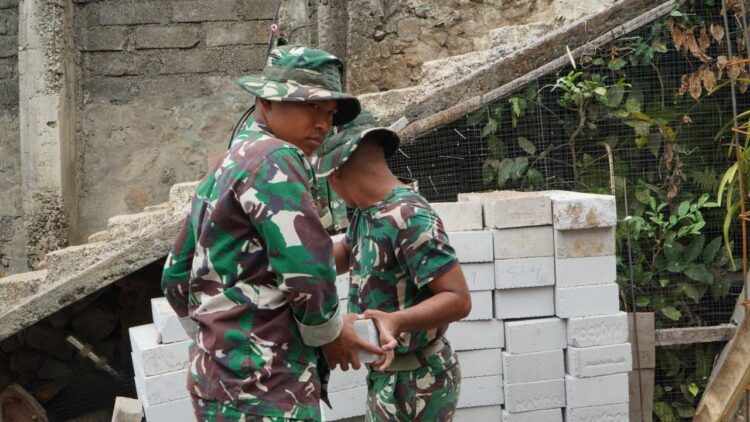 Wujudkan Hunian Layak, Satgas TMMD ke-130 Kodim 0818-Kabupaten Malang Bangun Rumah Warga Tak Mampu