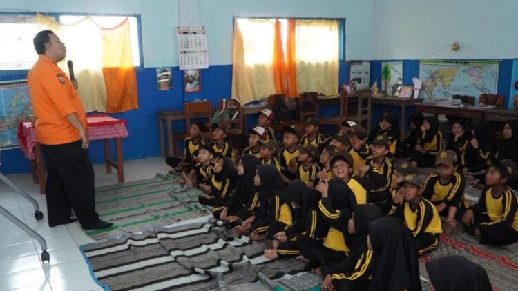 TMMD ke-130 Kodim 0818 – Kabupaten Malang, BPBD Edukasi Siswa SDN 2 Taji Tentang Kesiapsiagaan Bencana